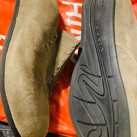 Abeo Bio System Women’s Brown Suede Mules
Size 11 - Picture 12 of 12